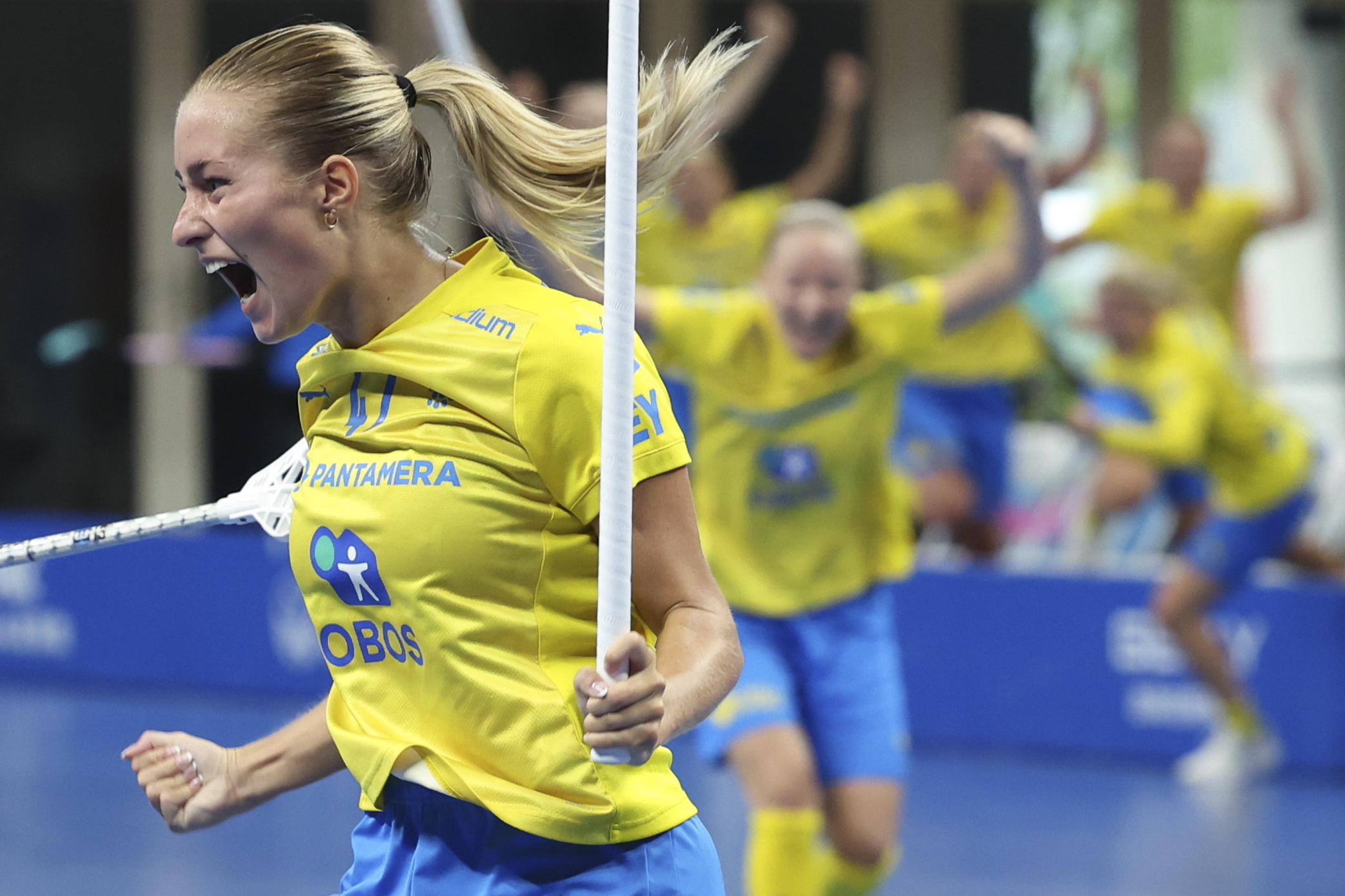 加拿大女子曲棍球队继续高歌猛进