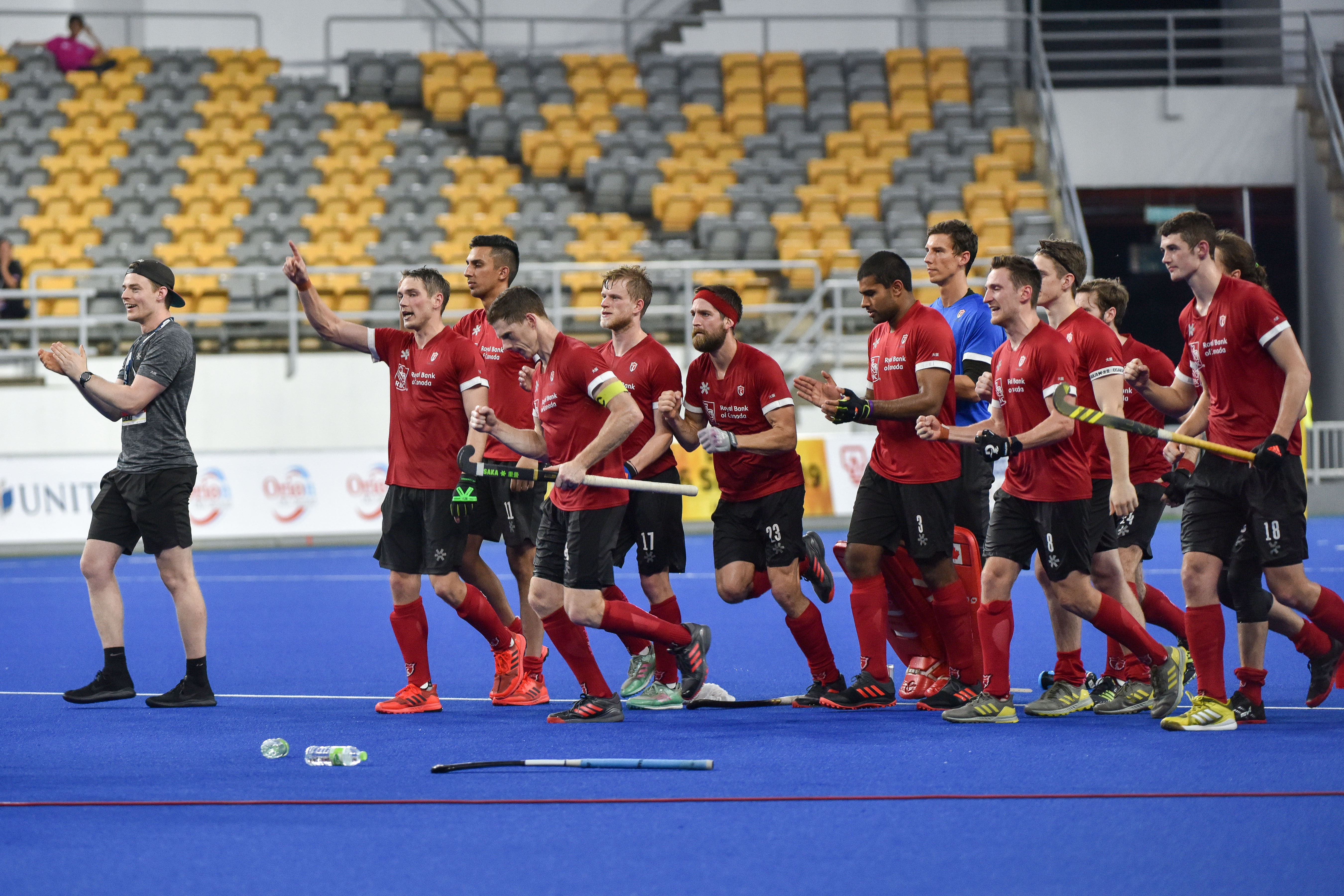 加拿大女子曲棍球队继续高歌猛进