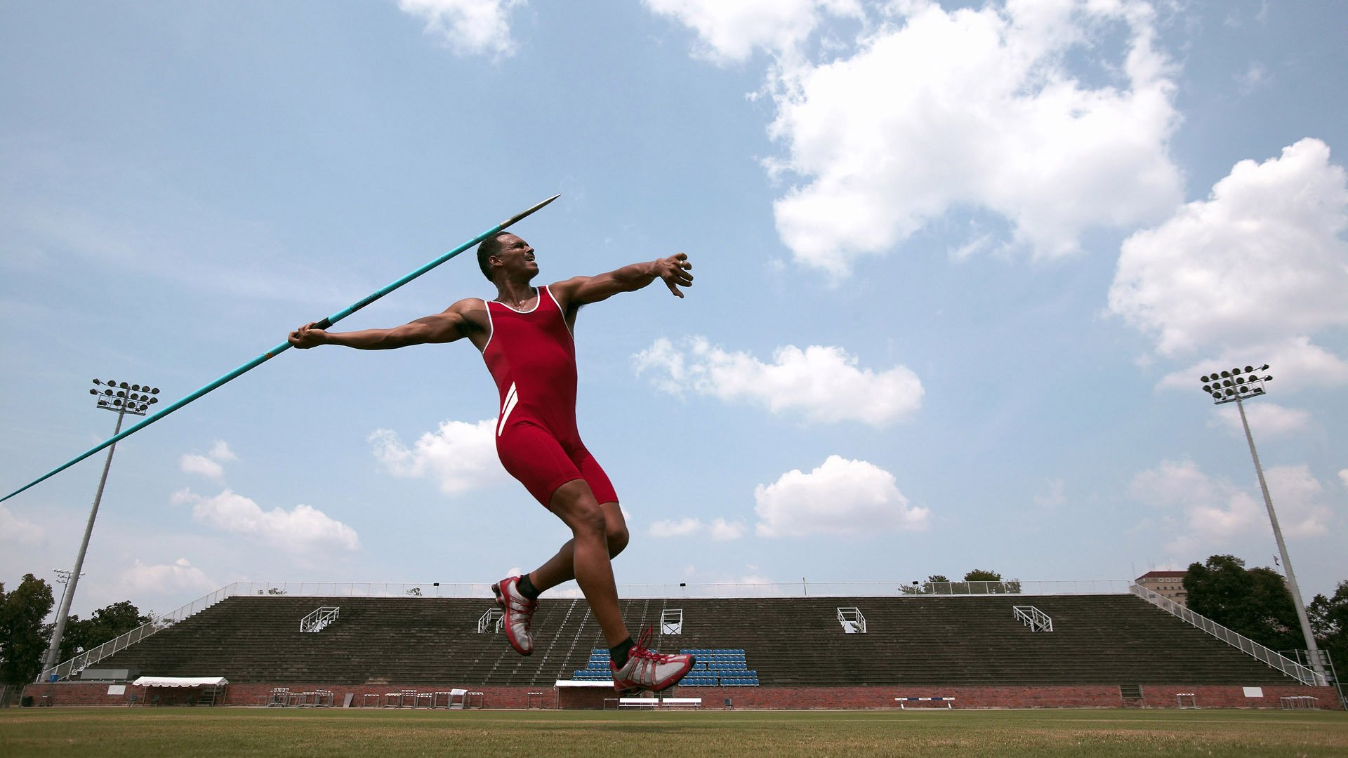 赛道风云，周冠宇领衔法拉利完胜迈凯伦